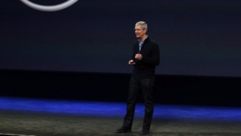 Apple, 10 mln dlr compenso Cook ma direttore finanziario guadagna di più Apple, 10 mln dlr compenso Cook ma direttore finanziario guadagna di più
