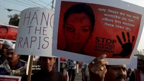 India, 17enne fugge a un tentativo di stupro: lui la brucia viva