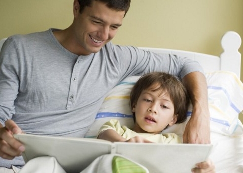 L'importanza di leggere le favole ai bambini L'importanza di leggere le favole ai bambini
