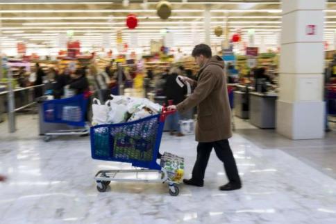 Ue, stop ai sacchetti di plastica perla spesa: meno 80% entro il 2019 Ue, stop ai sacchetti di plastica perla spesa: meno 80% entro il 2019