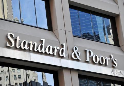 S&P taglia il rating dell'Italia a quasi "spazzatura" ma recessione è finita S&P taglia il rating dell'Italia a quasi "spazzatura" ma recessione è finita