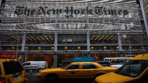 Facebook, addio ai link di news Sì alle notizie intere del NYT Facebook, addio ai link di news Sì alle notizie intere del NYT