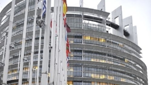 La Ue indaga sul regime fiscale applicato a Apple, Fiat e Starbucks La Ue indaga sul regime fiscale applicato a Apple, Fiat e Starbucks
