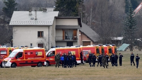 Francia, precipita un Airbus tedesco
A bordo in 150, trovata scatola nera Francia, precipita un Airbus tedesco
A bordo in 150, trovata scatola nera