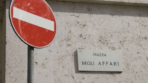 Male i bancari, Piazza Affari in rosso Male i bancari, Piazza Affari in rosso