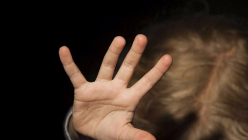 Siena, soldi e sigarette in cambio di sesso: arrestato pedofilo 52enne Siena, soldi e sigarette in cambio di sesso: arrestato pedofilo 52enne