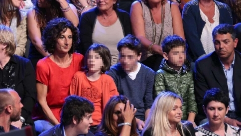 "Amici 13", anche Agnese Renzi con i figli ad applaudire in studio "Amici 13", anche Agnese Renzi con i figli ad applaudire in studio