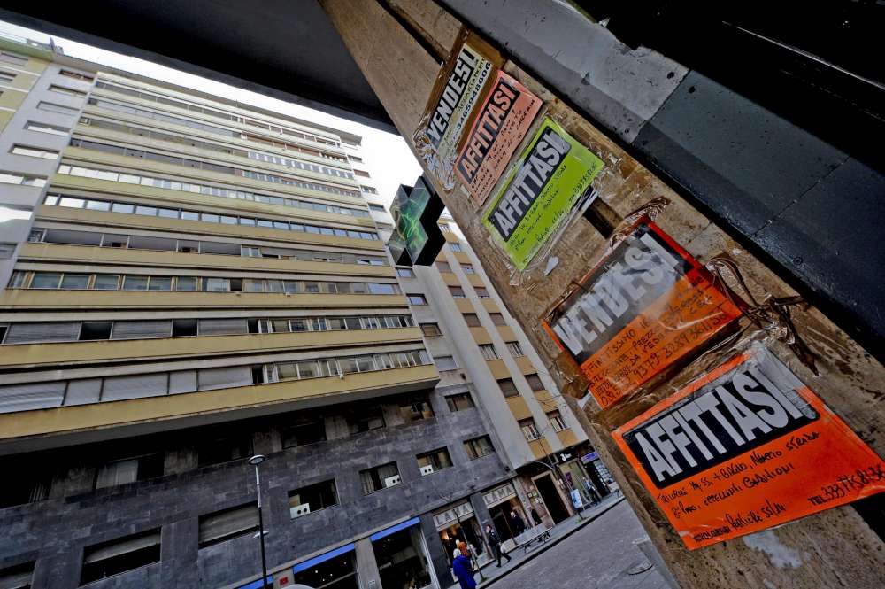 Mercato immobiliare: giù i prezzi e su le compravendite ma la produzione scende ancora Mercato immobiliare: giù i prezzi e su le compravendite ma la produzione scende ancora
