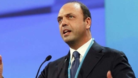 Pentito: "Cosa Nostra progettò un attentato contro Alfano" Pentito: "Cosa Nostra progettò un attentato contro Alfano"