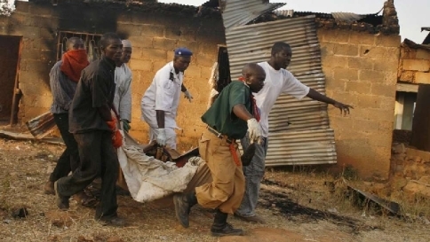 Orrore in Nigeria, strage di cristiani Oltre 100 vittime uccise in un villaggio Orrore in Nigeria, strage di cristiani Oltre 100 vittime uccise in un villaggio