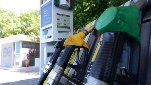Benzina, il Codacons: "Il petrolio sale ma i rincari sono sproporzionati" Benzina, il Codacons: "Il petrolio sale ma i rincari sono sproporzionati"