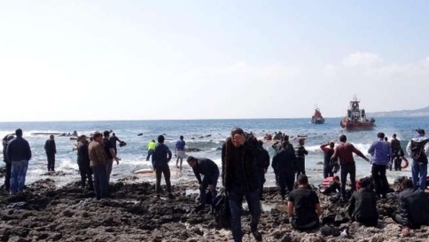 Migranti, l'Ungheria: "Costruiremo un muro ai confini per non farli entrare" Migranti, l'Ungheria: "Costruiremo un muro ai confini per non farli entrare"