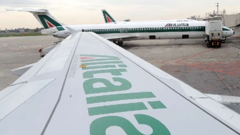 Alitalia, Lupi: piste aperte con gli
emiri di Etihad e i russi di Aeroflot
Alitalia, Lupi: piste aperte con gli
emiri di Etihad e i russi di Aeroflot