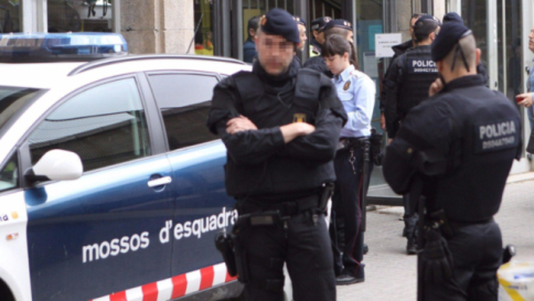 Spagna, sgominata cellula jihadista:
inviava armi ed esplosivi in Siria Spagna, sgominata cellula jihadista:
inviava armi ed esplosivi in Siria