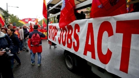Fiom proclama lo sciopero generale: a novembre 8 ore di stop contro Jobs Act Fiom proclama lo sciopero generale: a novembre 8 ore di stop contro Jobs Act