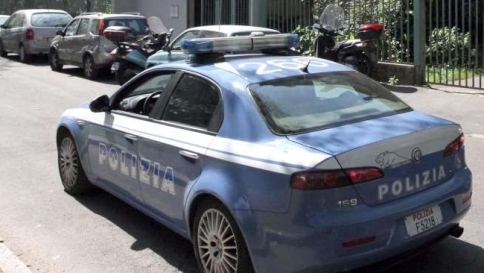 Pisa: vede un "ladro" in casa e chiama polizia, ma &egrave; l'amante della moglie

