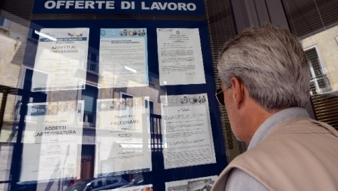 Crisi, dal 2008 chiuse 82mila imprese e perso un milione di posti di lavoro Crisi, dal 2008 chiuse 82mila imprese e perso un milione di posti di lavoro