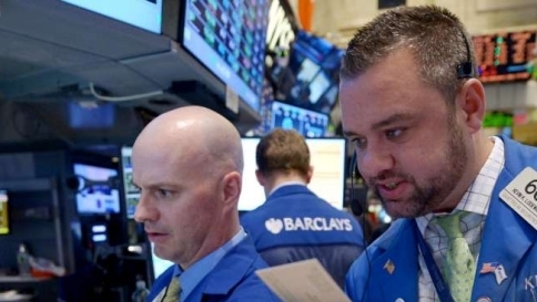 Borse, lunedì nero: l'Europa "brucia" quasi 200 miliardi di euro Borse, lunedì nero: l'Europa "brucia" quasi 200 miliardi di euro