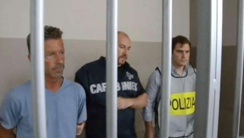 Yara, investigatori a caccia di prove
Si cercano le sim segrete di Bossetti Yara, investigatori a caccia di prove
Si cercano le sim segrete di Bossetti
