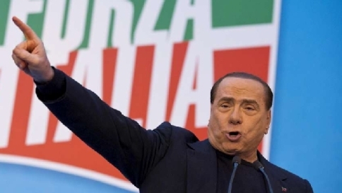 Berlusconi: "L'Isis è il vero nemico, va sconfitto militarmente" Berlusconi: "L'Isis è il vero nemico, va sconfitto militarmente"
