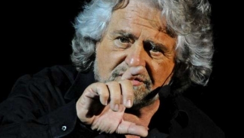 Grillo: "Abolire il Fiscal Compact
o referendum per uscire dall'euro" Grillo: "Abolire il Fiscal Compact
o referendum per uscire dall'euro"