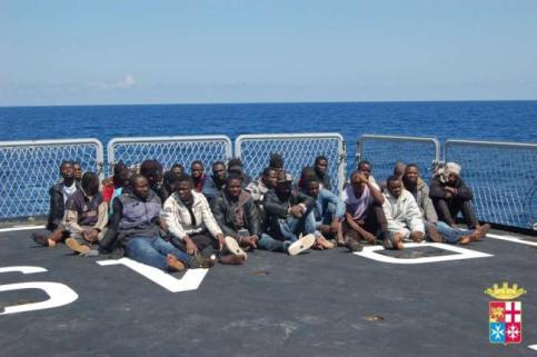 Immigrati, nuovo sbarco a Pozzallo: a bordo uomo morto di stenti