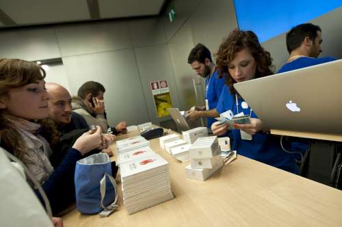 Apple, solo in Europa dà lavoro a 672 mila persone Apple, solo in Europa dà lavoro a 672 mila persone