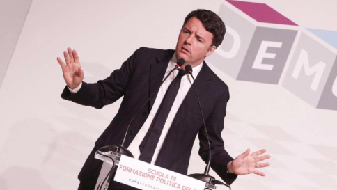 Matteo Renzi attacca l'Ue: "E' come l'orchestra che suona nel Titanic" Matteo Renzi attacca l'Ue: "E' come l'orchestra che suona nel Titanic"