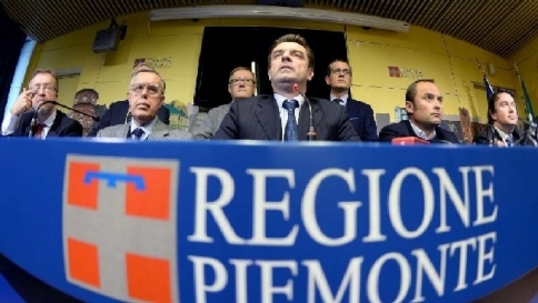 Piemonte, ultimatum del Tar a
Cota: "Indire subito le elezioni" Piemonte, ultimatum del Tar a
Cota: "Indire subito le elezioni"