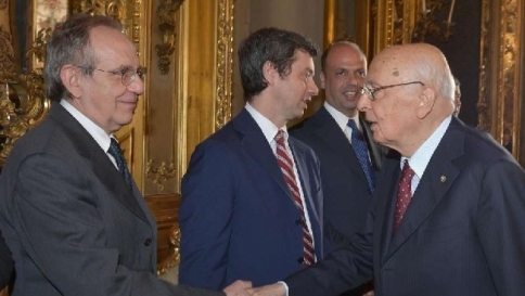 Padoan: "Urgente il calo delle tasse"
Il Colle: "L'evasione mina lo sviluppo" Padoan: "Urgente il calo delle tasse"
Il Colle: "L'evasione mina lo sviluppo"