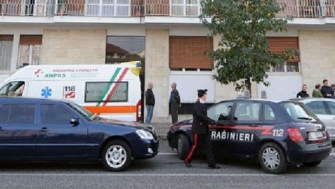 Milano, sconvolto per la malattia della moglie: la uccide e si impicca Milano, sconvolto per la malattia della moglie: la uccide e si impicca