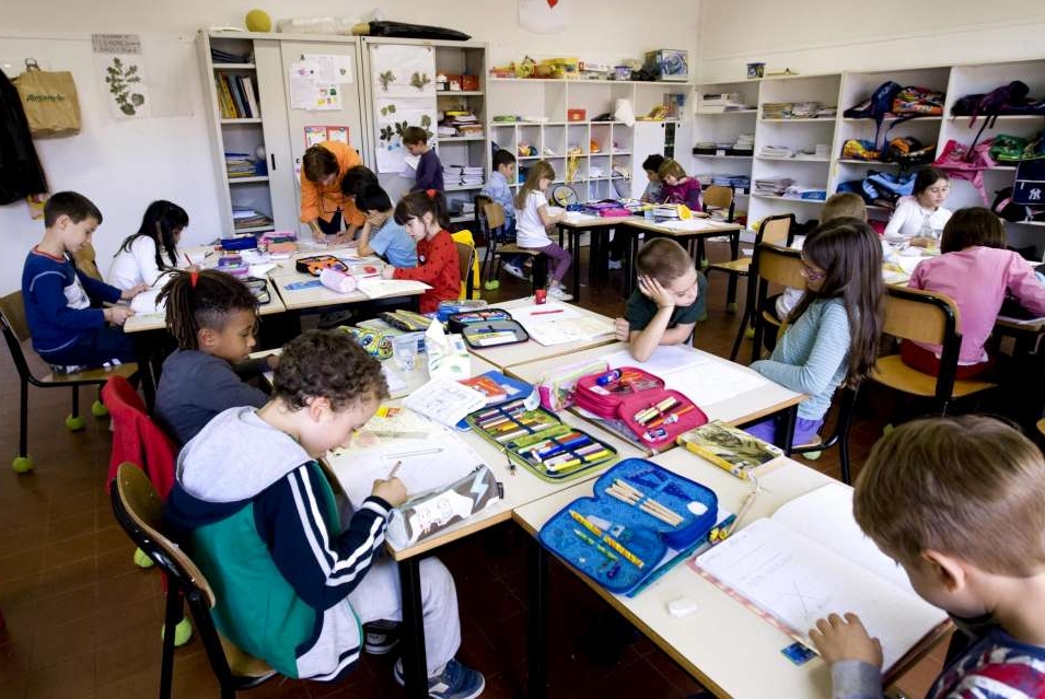 Educazione alla legalità: un buon cittadino cresce fra i banchi di scuola Educazione alla legalità: un buon cittadino cresce fra i banchi di scuola