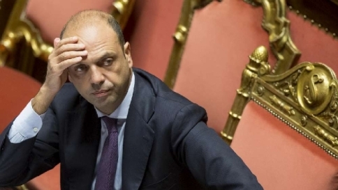 Alfano: "In Italia 52 foreign fighter, impossibile escludere attentati da noi" Alfano: "In Italia 52 foreign fighter, impossibile escludere attentati da noi"