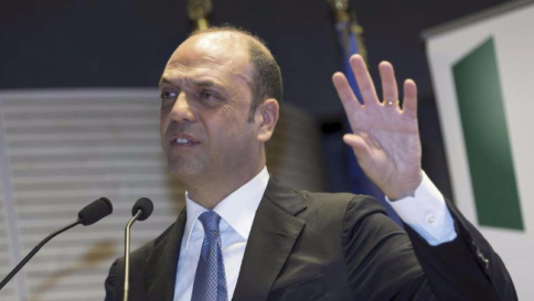 Unioni civili, Alfano: Pd non esageri
Risultato storico anche senza adozioni Unioni civili, Alfano: Pd non esageri
Risultato storico anche senza adozioni