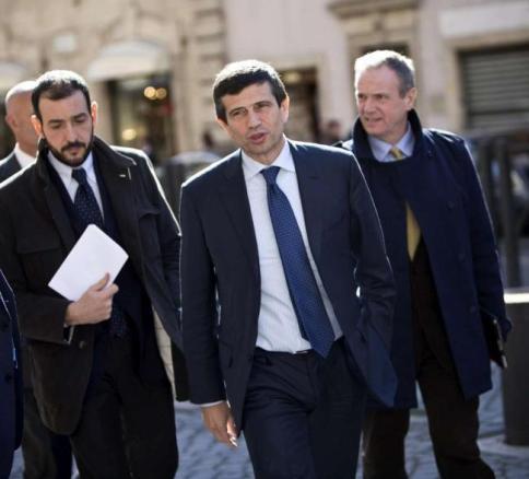 Bergamo, uova contro ministro Lupi Bergamo, uova contro ministro Lupi