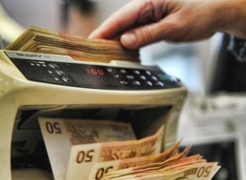 Ocse: gli italiani più poveri del 30% rispetto agli altri big europei
Ocse: gli italiani più poveri del 30% rispetto agli altri big europei