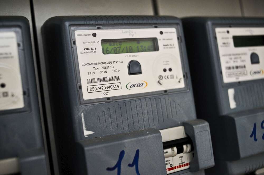 Energia: nel 2015 risparmi per 2,7 miliardi sulle bollette elettriche Energia: nel 2015 risparmi per 2,7 miliardi sulle bollette elettriche