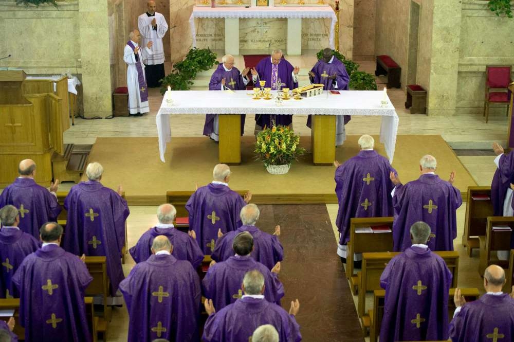 Il Papa zero euro, il vescovo 3mila Ecco tutti gli stipendi del clero Il Papa zero euro, il vescovo 3mila Ecco tutti gli stipendi del clero