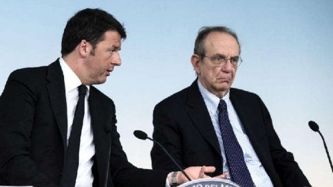 Rimborso pensioni, Renzi per il rinvio Padoan e Ue: serve soluzione rapida Rimborso pensioni, Renzi per il rinvio Padoan e Ue: serve soluzione rapida