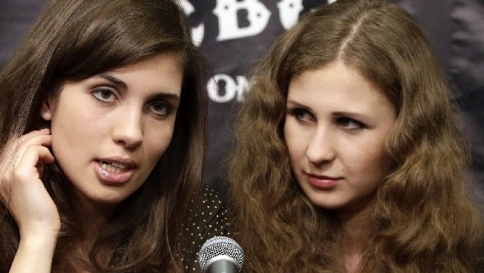 Le Pussy Riot: "Entreremo in politica
Nel Parlamento russo contro Putin" Le Pussy Riot: "Entreremo in politica
Nel Parlamento russo contro Putin"