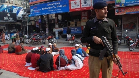 Pakistan, chieste 3mila impiccagioni
dopo la strage di bimbi nella scuola Pakistan, chieste 3mila impiccagioni
dopo la strage di bimbi nella scuola