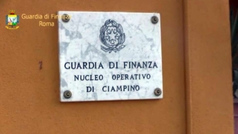 Alitalia, truffa dei piloti: scattano i pignoramenti su conti correnti e case Alitalia, truffa dei piloti: scattano i pignoramenti su conti correnti e case