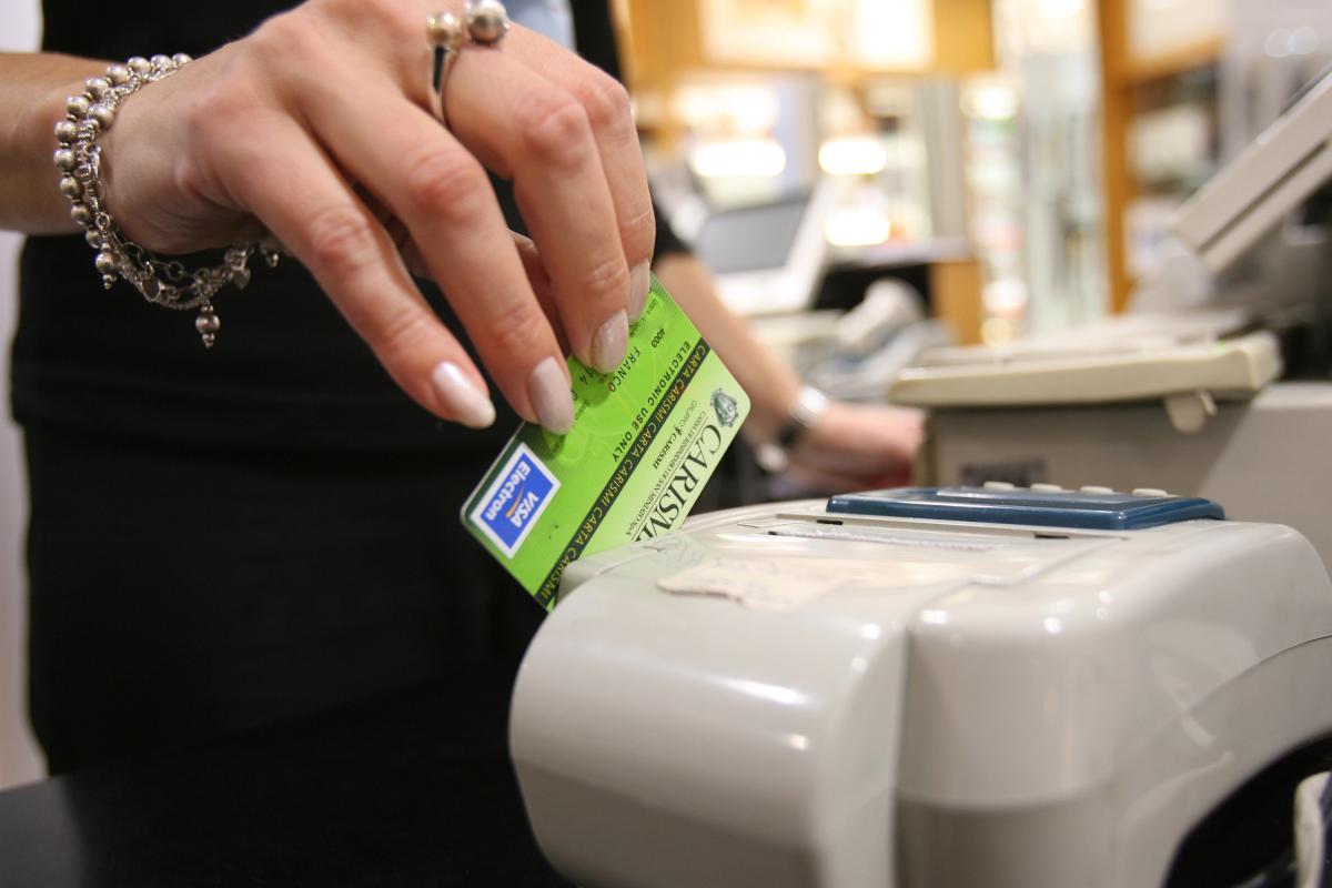 Cresce l'utilizzo di bancomat e delle carte di credito Cresce l'utilizzo di bancomat e delle carte di credito