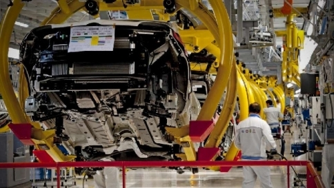 Auto, nel 2014 il mercato Ue riparte
Vendite a +5,4%, bene anche Fca Auto, nel 2014 il mercato Ue riparte
Vendite a +5,4%, bene anche Fca