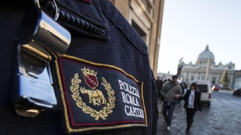 Vigili assenti, Marino: pene esemplari
L'Inps: pronti a controlli a metà costo Vigili assenti, Marino: pene esemplari
L'Inps: pronti a controlli a metà costo