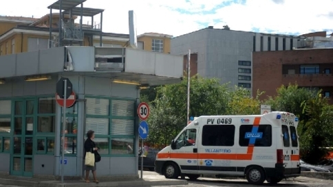 Pavia, danni cerebrali irreversibili: bimbo di un anno tolto ai genitori Pavia, danni cerebrali irreversibili: bimbo di un anno tolto ai genitori