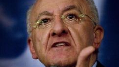 Abuso d'ufficio, condannato il sindaco di Salerno Vincenzo De Luca Abuso d'ufficio, condannato il sindaco di Salerno Vincenzo De Luca