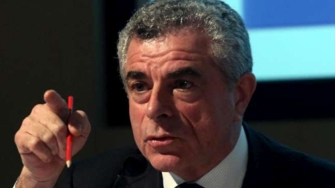 Moretti contro la spending review: "Se mi tagliano lo stipendio me ne vado" Moretti contro la spending review: "Se mi tagliano lo stipendio me ne vado"