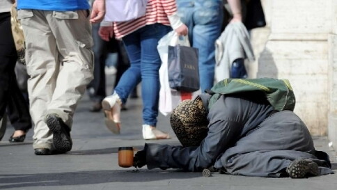 Istat: il 28,4% degli italiani a rischio povertà, al Meridione si sale al 46,2% Istat: il 28,4% degli italiani a rischio povertà, al Meridione si sale al 46,2%