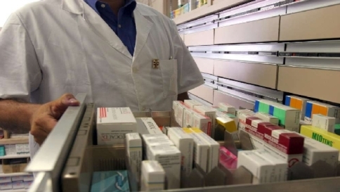 Italiani troppo poveri per curarsi: nel 2014 distribuiti 3 mln di farmaci gratis Italiani troppo poveri per curarsi: nel 2014 distribuiti 3 mln di farmaci gratis